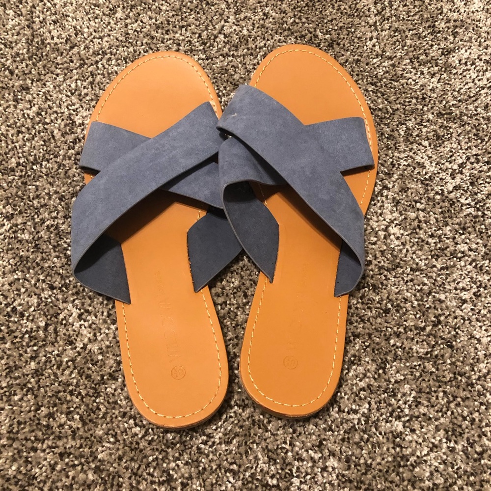 Cute blue criss-cross sandals!